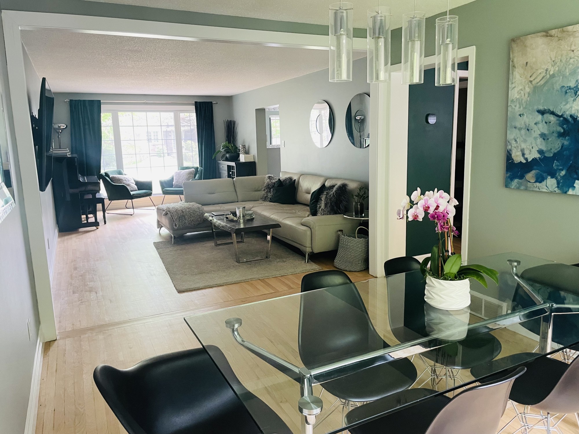 Open-Concept Living & Dining — 1948 Oakdean Crescent, Ottawa